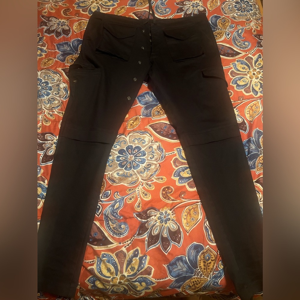 ITEM INFO
Greg Lauren Stretch cotton twill cargo pants.